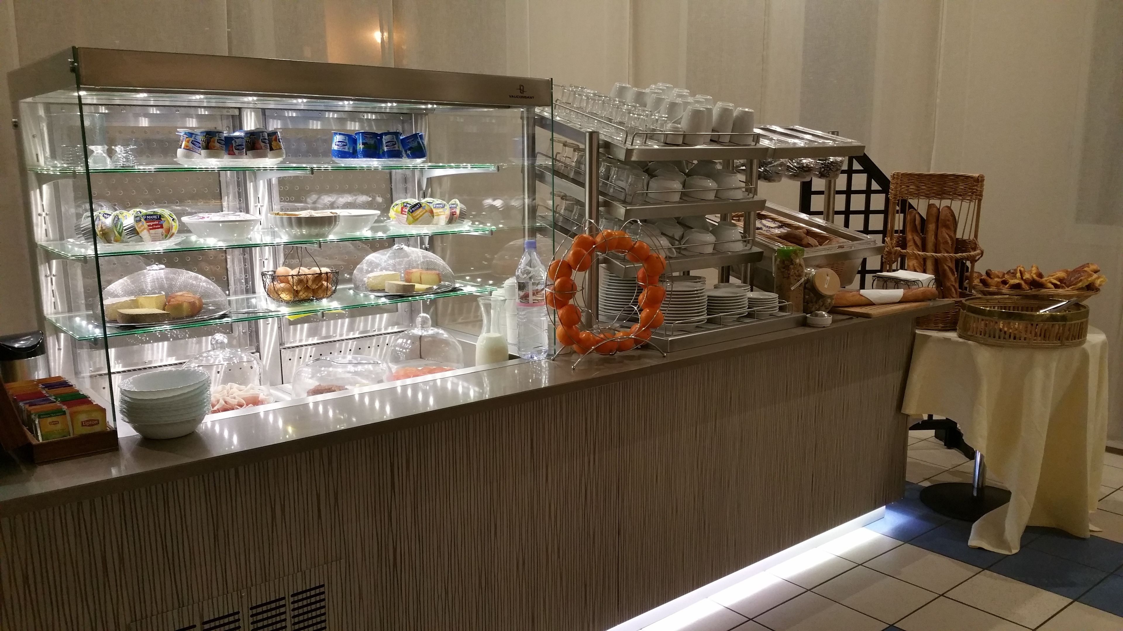 daily buffet breakfast (eur 18 per person)