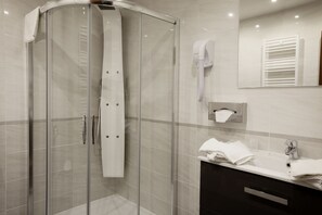 免費梳洗用品、風筒、提供毛巾