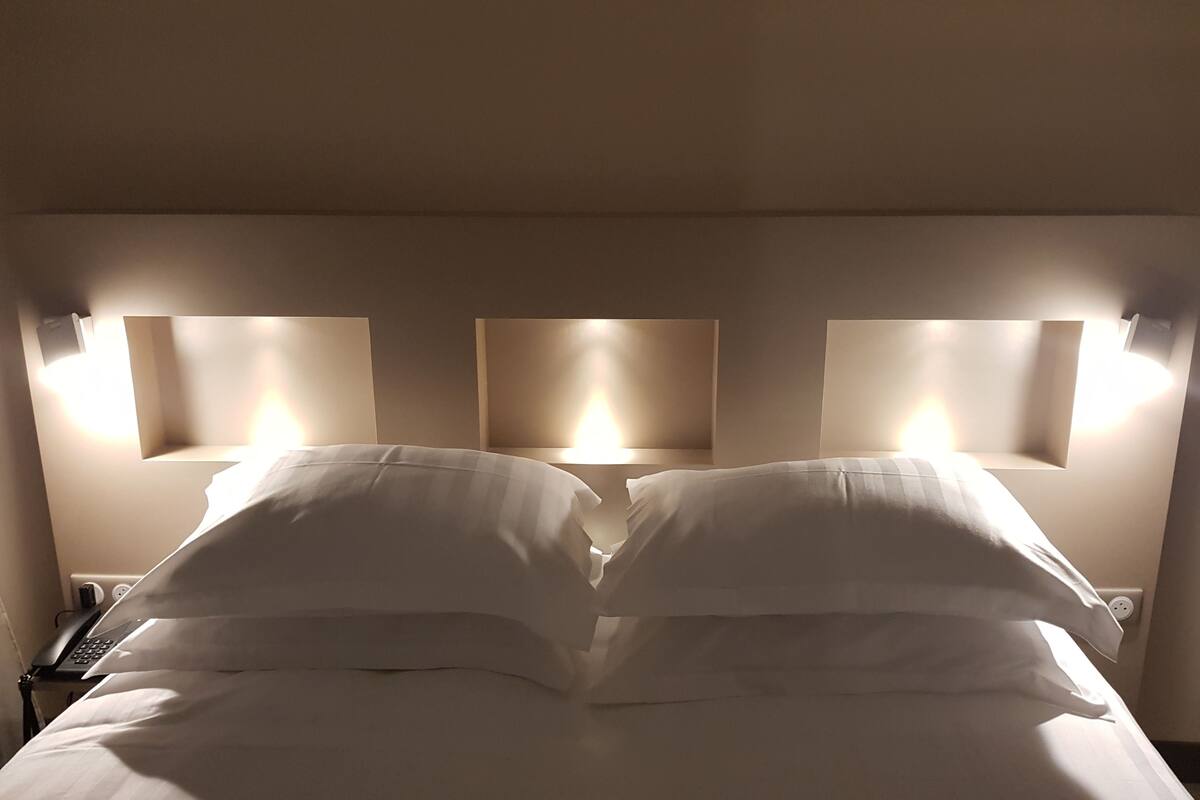 minibar, in-room safe, individually decorated, desk