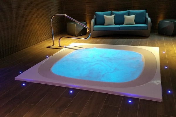 Bañera de hidromasaje interior