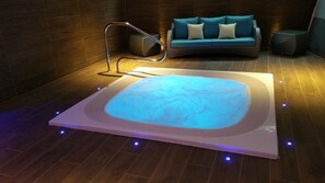 Indoor spa tub - Brit Hotel de Grignan (Vichy)