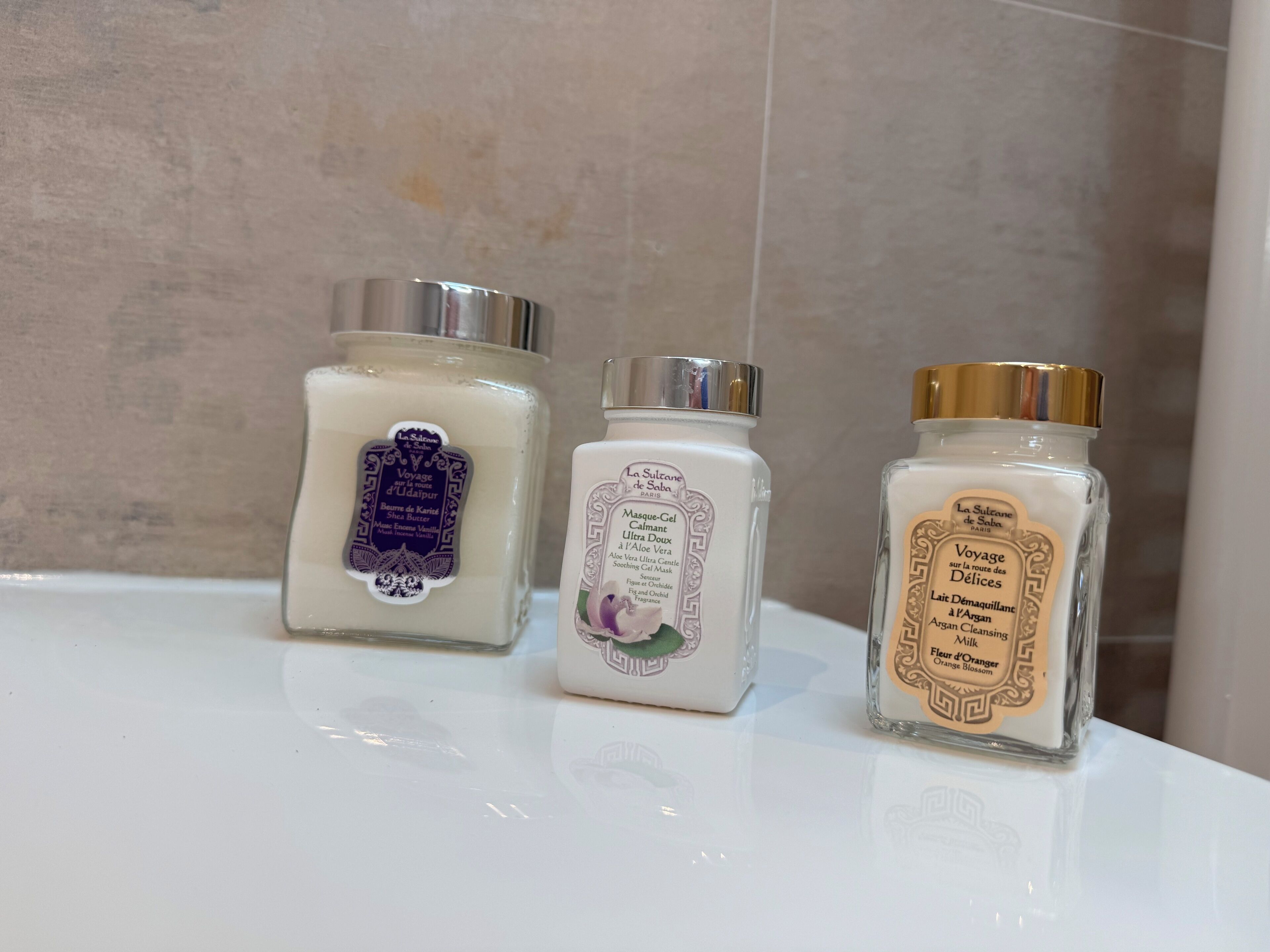 deluxe apartment, 3 bedrooms | bathroom | free toiletries, hair dryer, towels