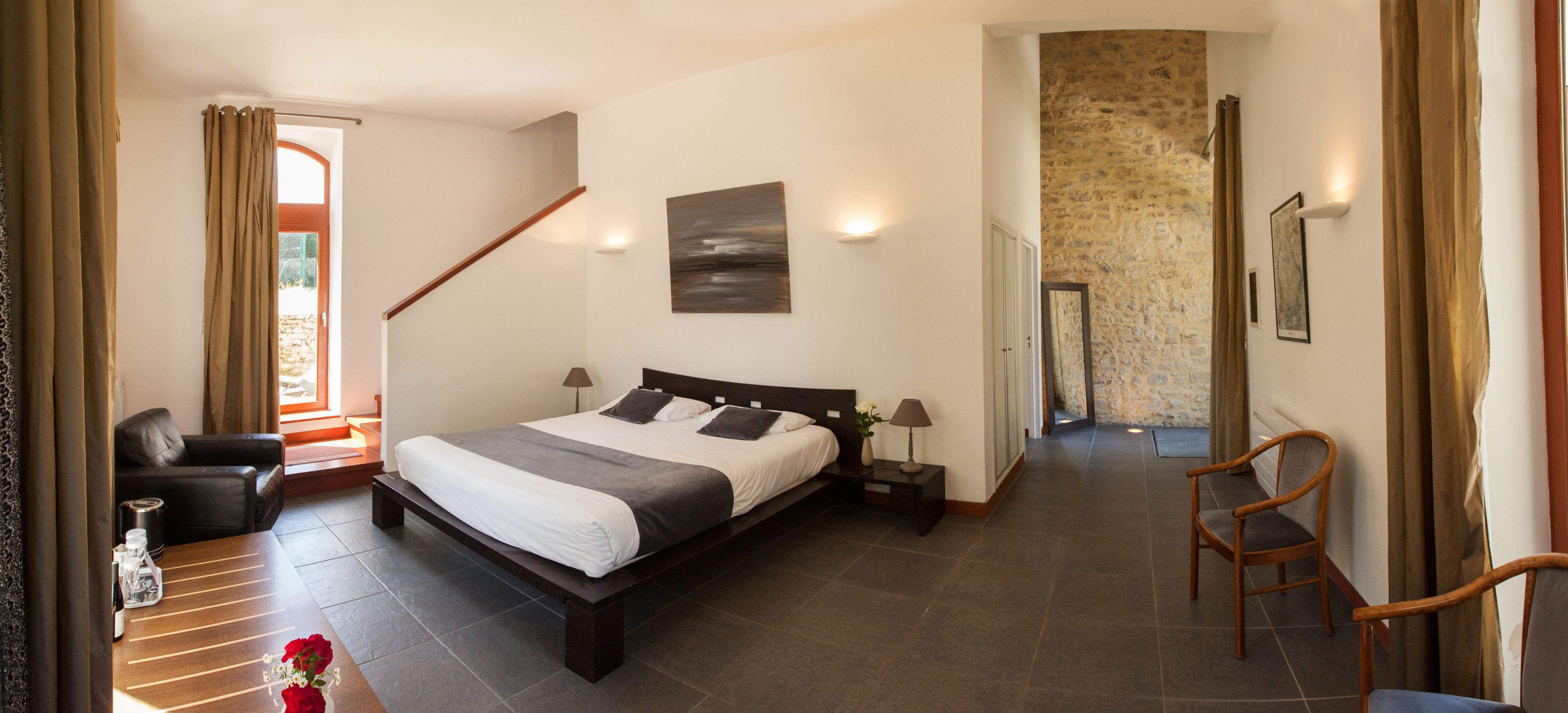 Familie suite (Duplex) | Luxe beddengoed, een minibar, een kluis op de kamer