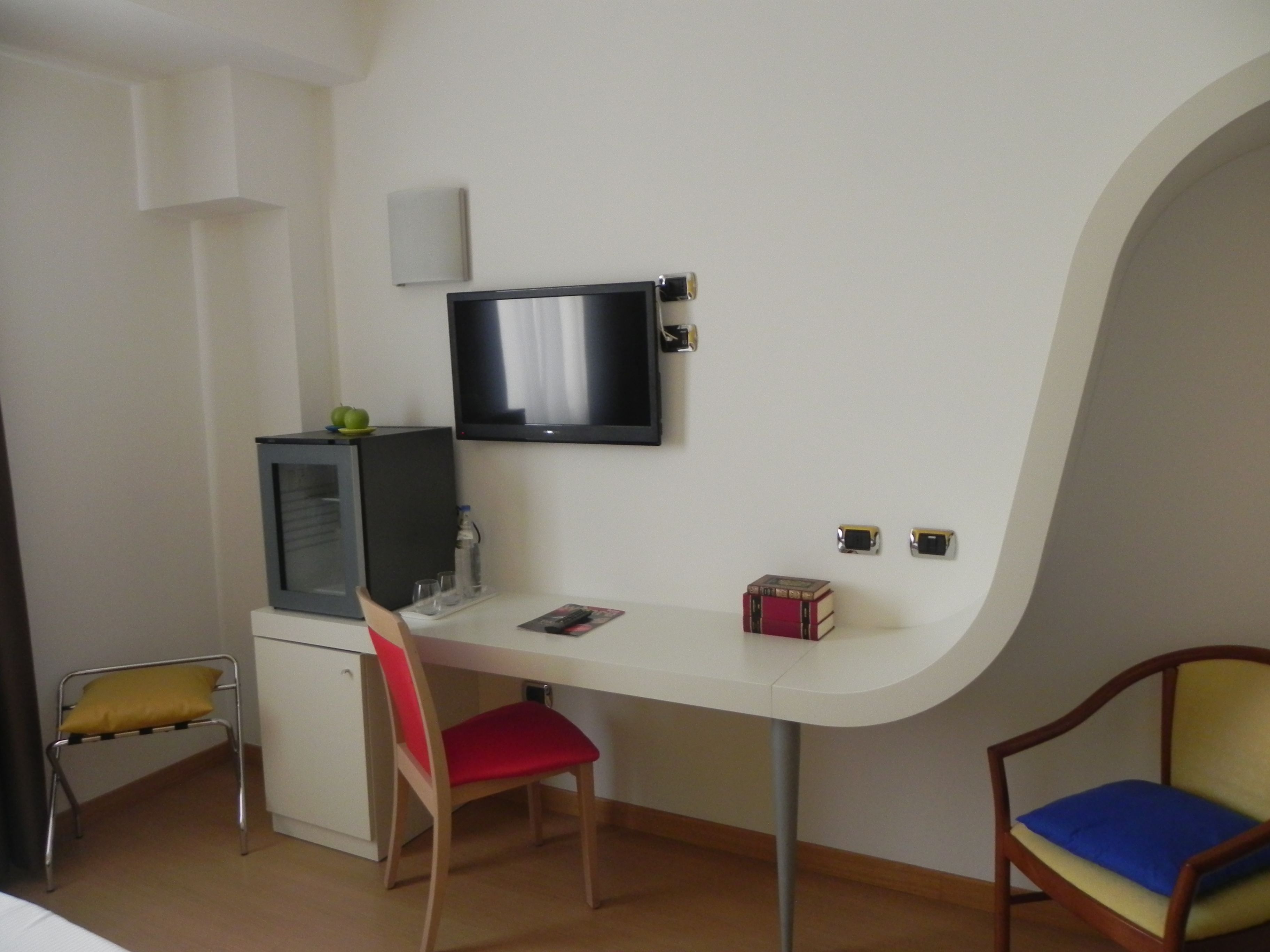 standard double room | in-room business centre