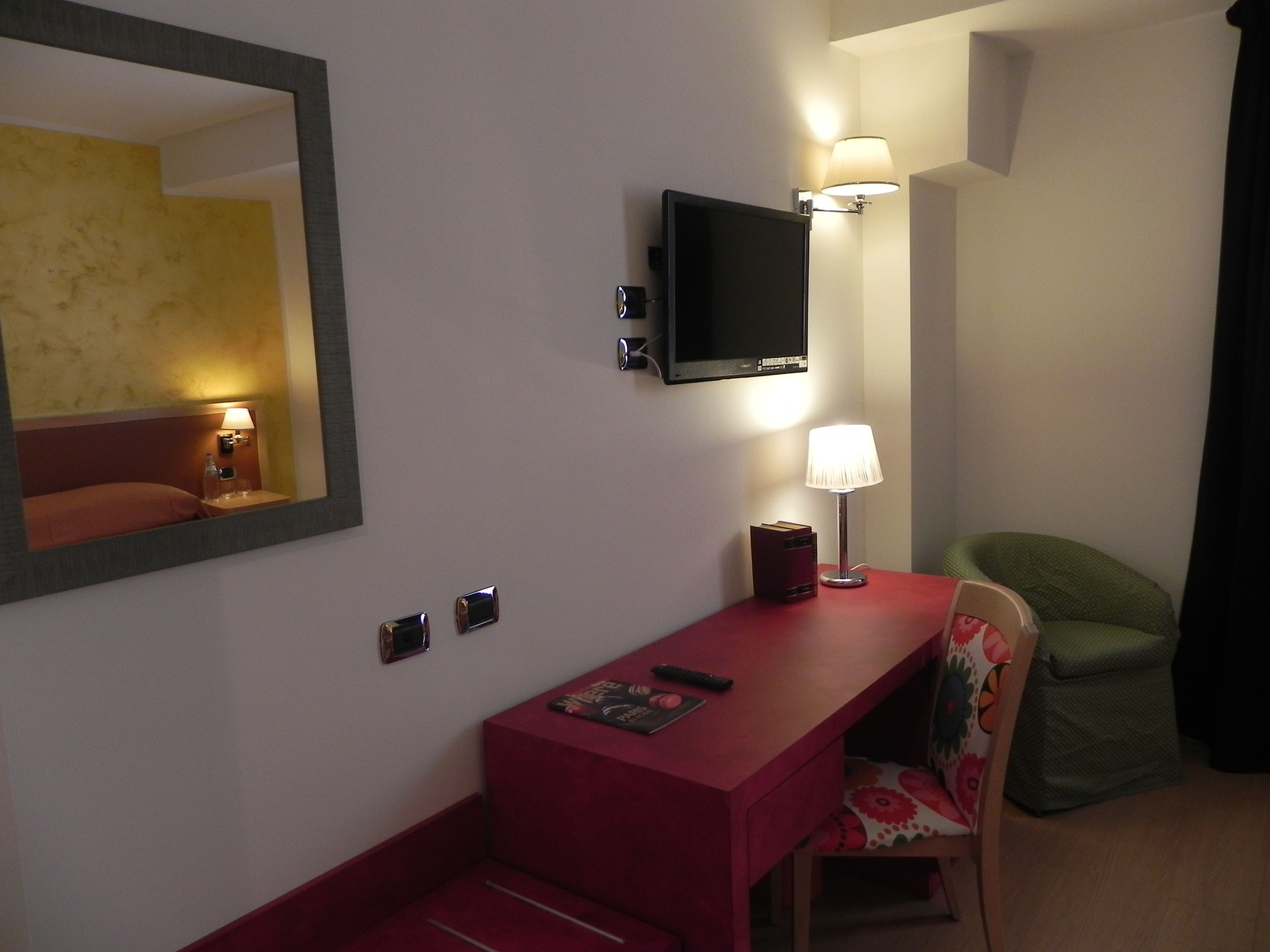 standard double room | in-room business centre