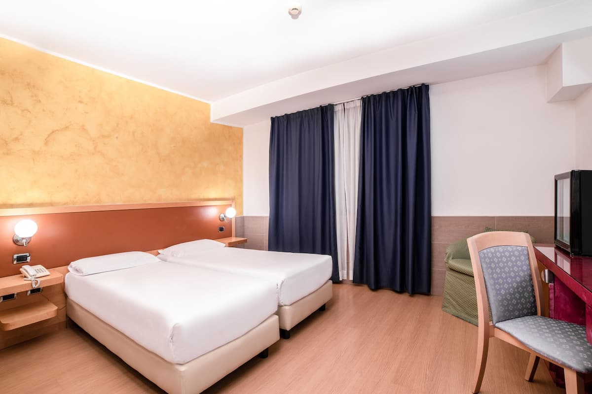 Premium bedding, down comforters, in-room safe, desk