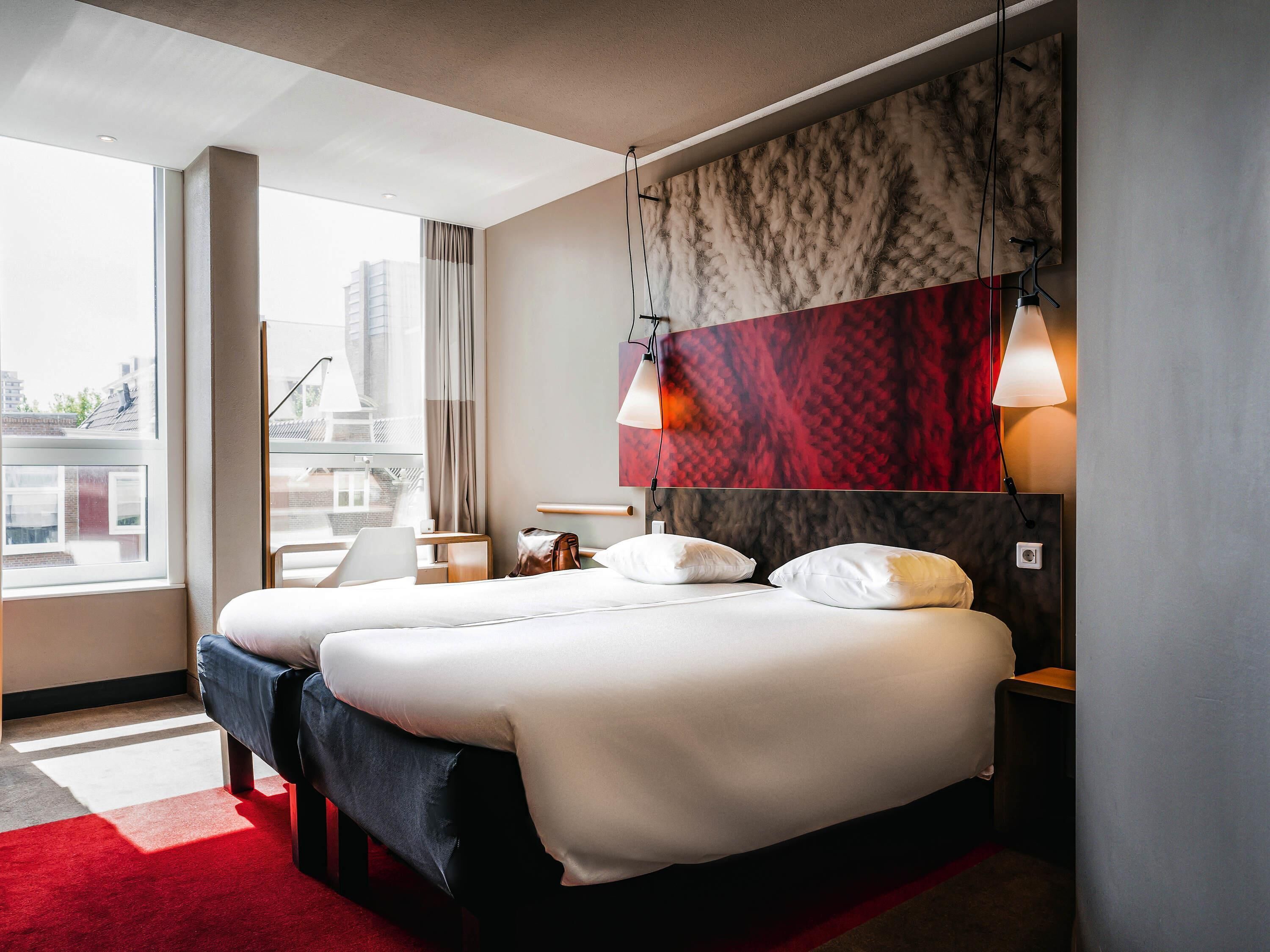 Room, 2 Single Beds | Hypo-allergenic bedding, in-room safe, desk, blackout curtains