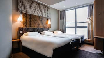 Triple Room, 3 Twin Beds | Hypo-allergenic bedding, in-room safe, desk, blackout drapes