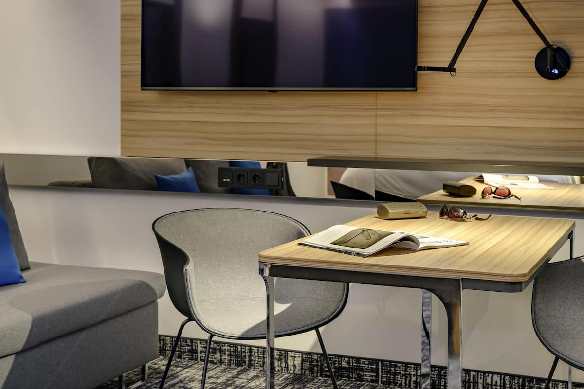 Hypoallergeen beddengoed, een kluis op de kamer, een bureau