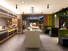 Päivittäinen buffetaamiainen maksusta
