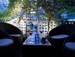 Lobby lounge