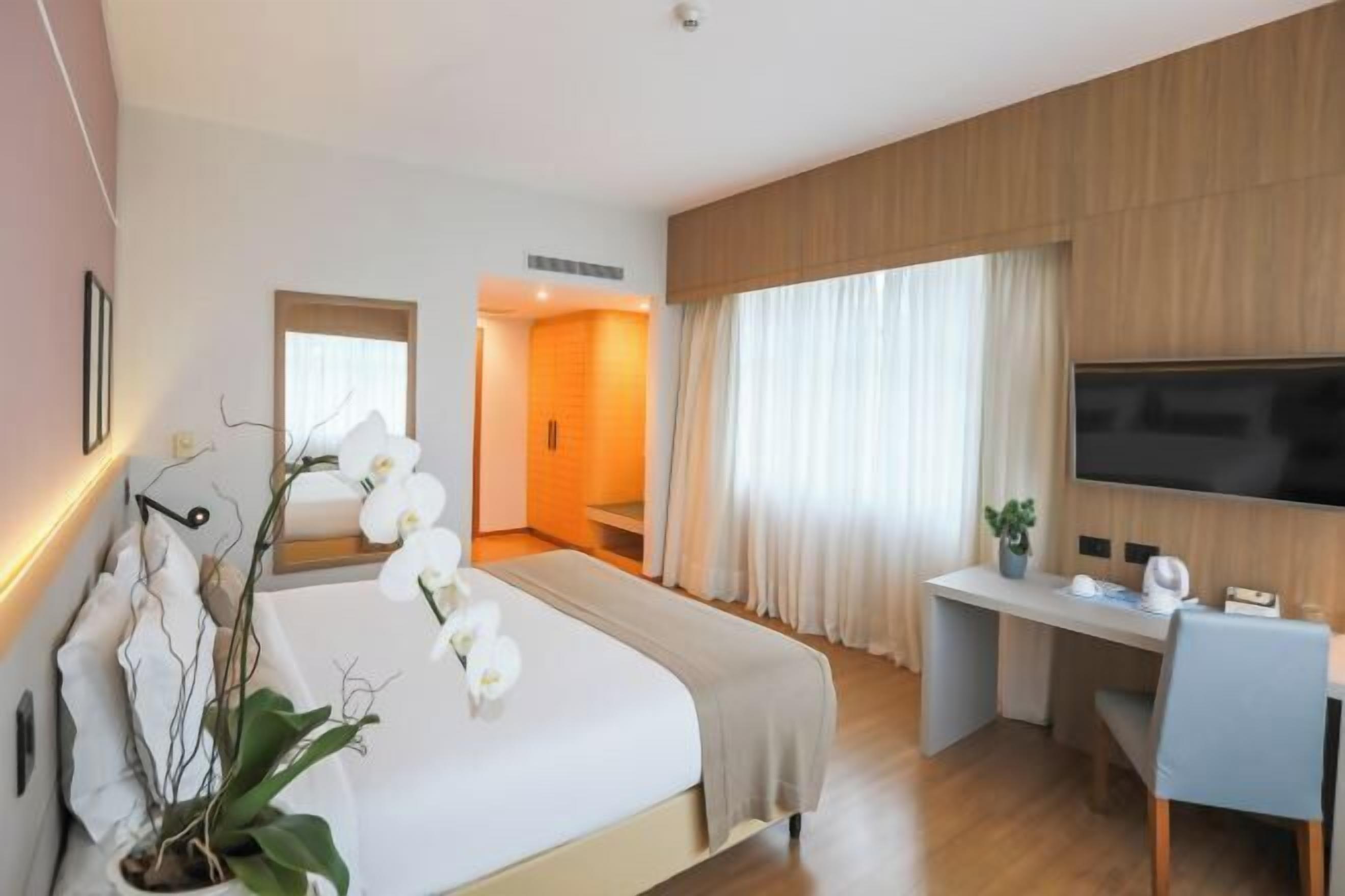 Minibar, in-room safe, desk, blackout drapes