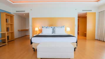 Suite ejecutiva | Minibar, caja fuerte, escritorio y cortinas opacas