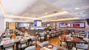 Café da manhã com buffet todos os dias (BRL 45 por pessoa)