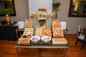 Desayuno buffet todos los días (con cargo)
