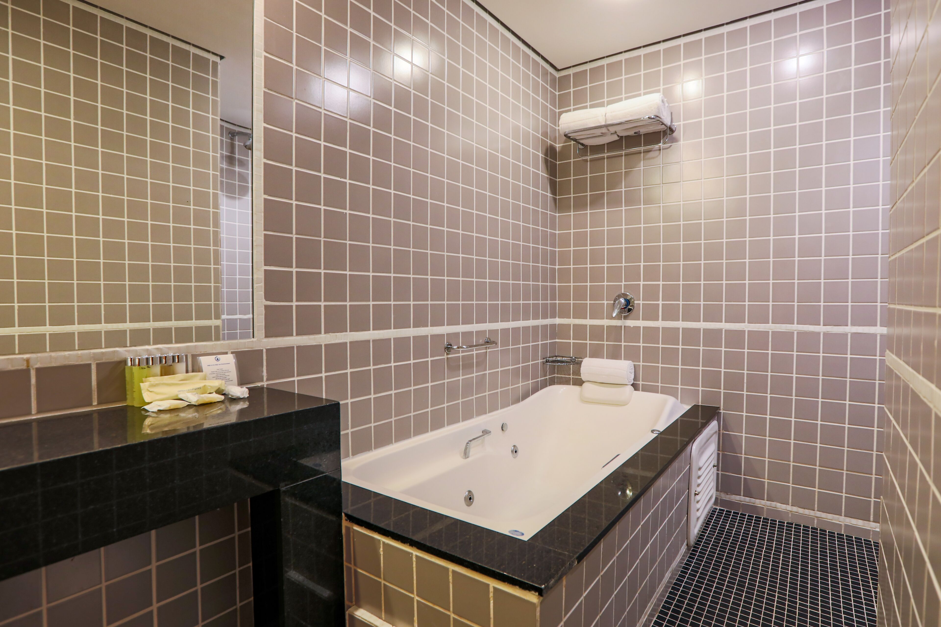 executive suite | bathroom | free toiletries, hair dryer, towels