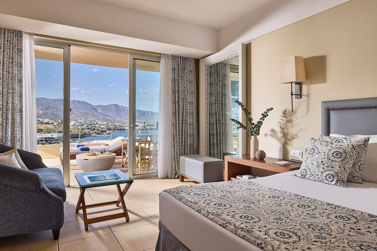 Mythica Superior Suite, Sea View | 1 bedroom, minibar, in-room safe, desk