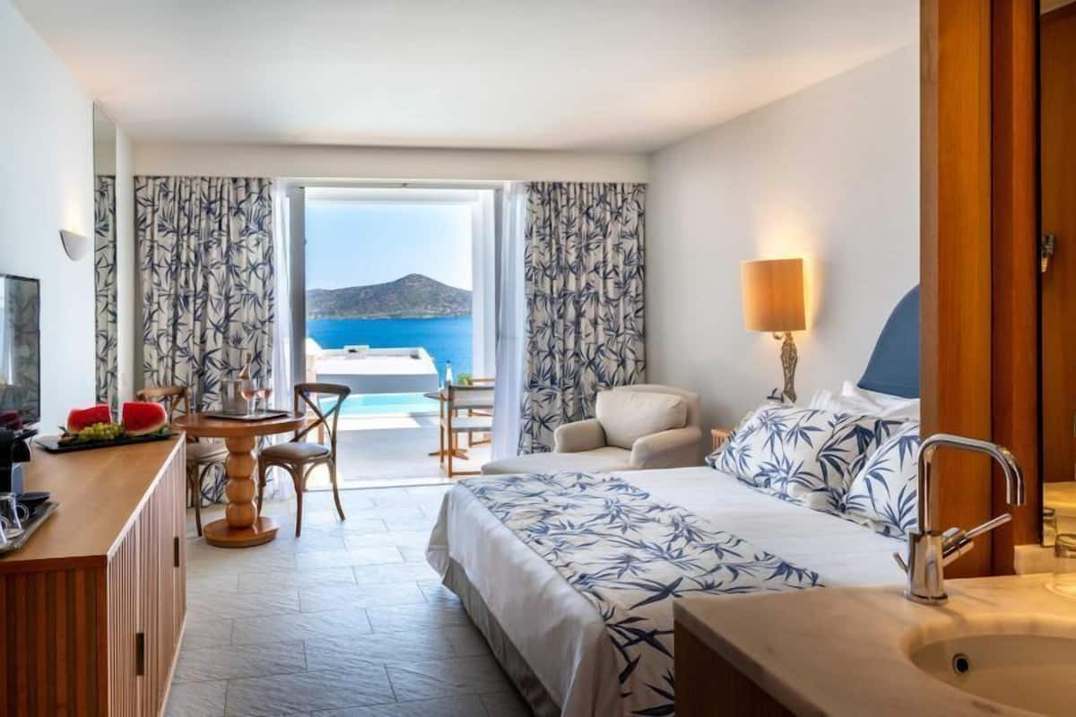 Mythica Maisonette with Sharing Pool, Sea View | 1 bedroom, minibar, in-room safe, desk