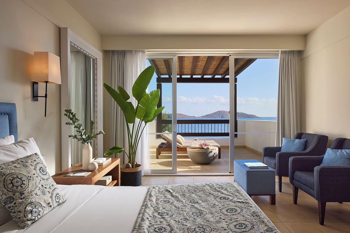 Classic Bungalow, Sea View | 1 bedroom, minibar, in-room safe, desk