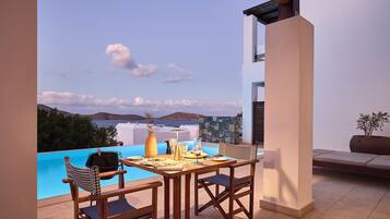 Mythica Bungalow with Sharing Pool, Sea View | Quang cảnh biển