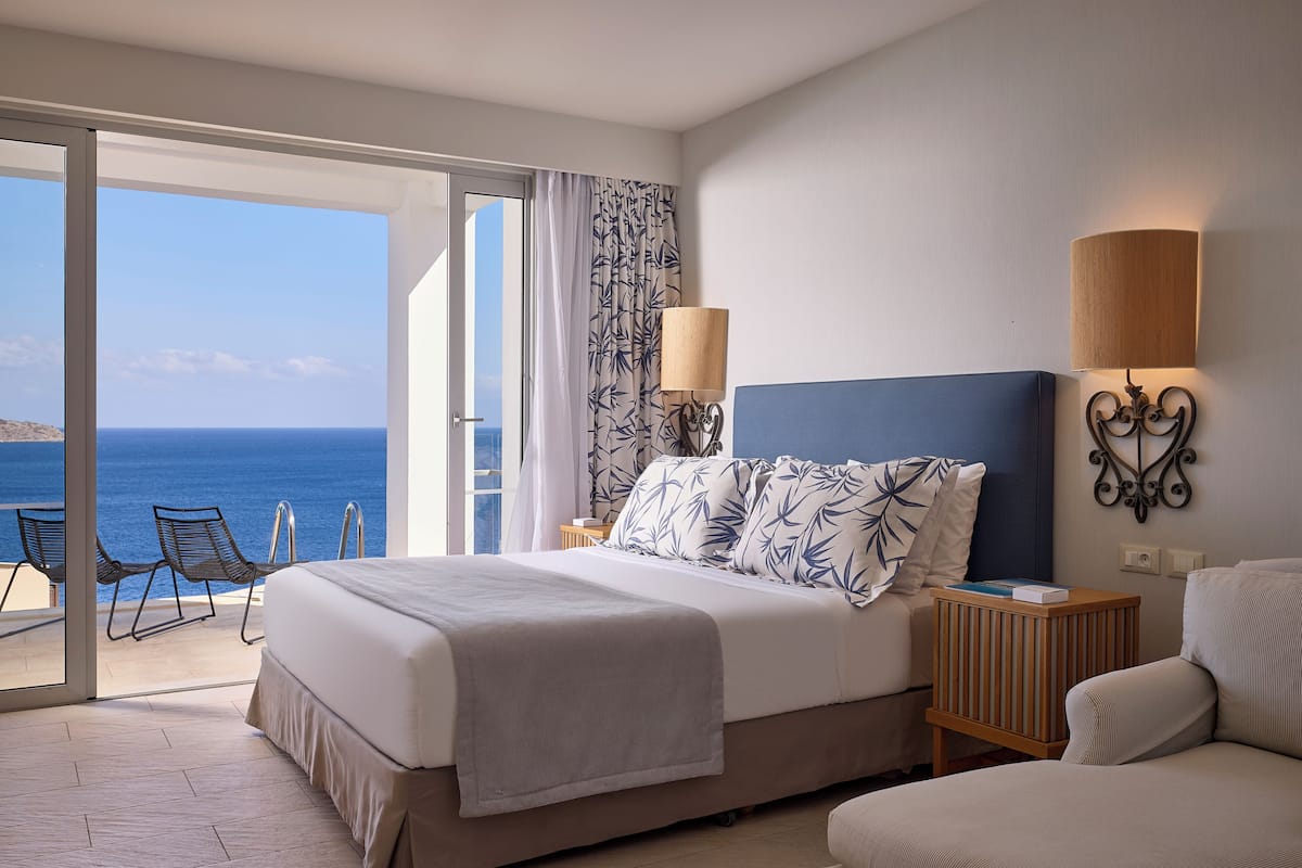 Minibar, in-room safe, desk, blackout drapes
