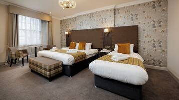 Quarto triplo | Escrivaninha, ferros/tábuas de passar roupa, Wi-Fi de cortesia