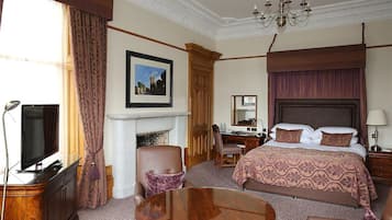 Executive Double Room | Living area | Flat-screen TV