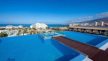 2 piscinas al aire libre, tumbonas