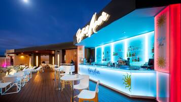 2 bars/lounges, poolside bar