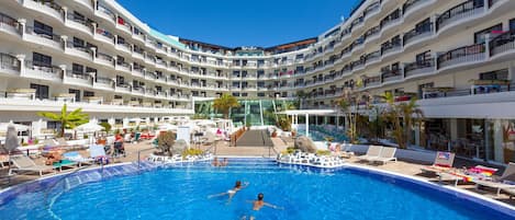 2 outdoor pools, sun loungers