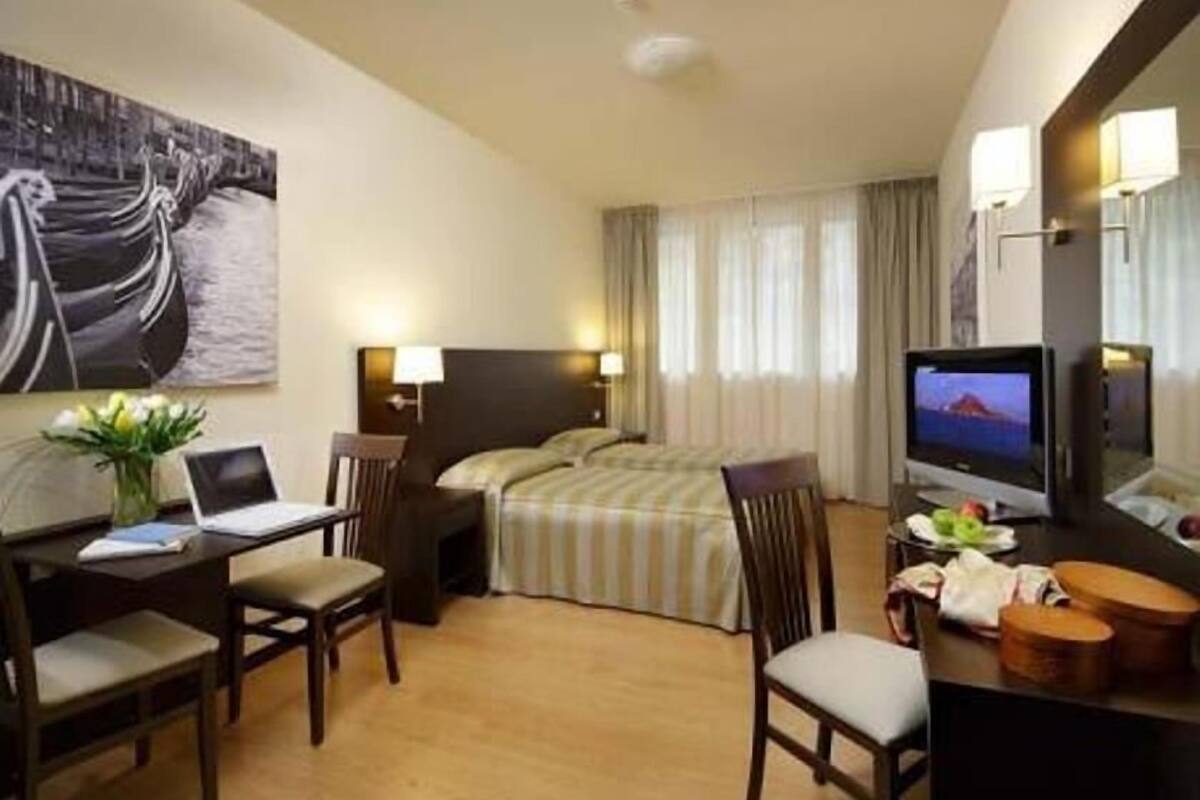 Ropa de cama hipoalergénica, cubrecamas y minibar 