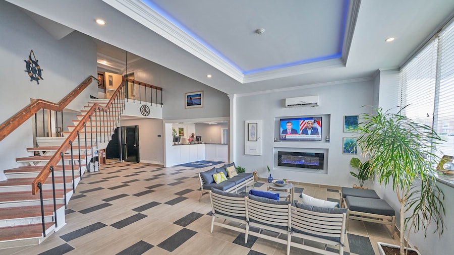Hyannis Plaza Hotel