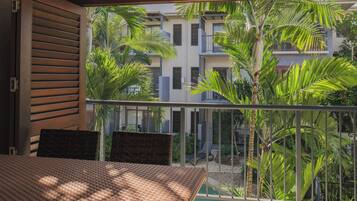 Deluxe Apartment | Peti besi dalam bilik, seterika/papan seterika, Wi-fi percuma