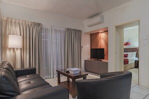 Flat-screen TV - Southern Cross Atrium Apartments (Cairns)