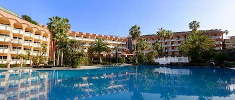 2 outdoor pools, pool umbrellas, pool loungers