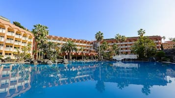 2 outdoor pools, pool umbrellas, pool loungers