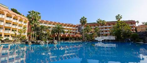 2 outdoor pools, pool umbrellas, sun loungers