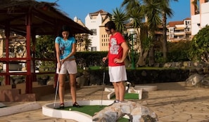 Mini-golf