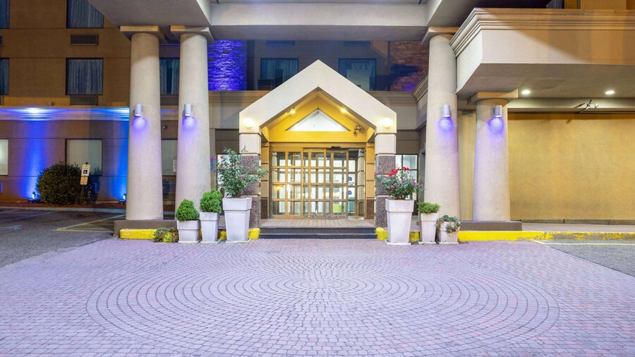 Days Hotel by Wyndham North Bergen /NYC Area