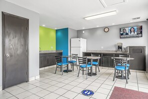 Free daily continental breakfast