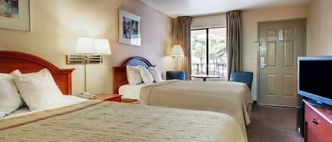 Quarto casal standard, 2 camas de casal, para fumantes | Roupas de cama premium, escrivaninha, ferros/tábuas de passar roupa