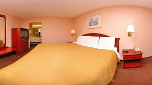Premium bedding, desk, iron/ironing board, free WiFi