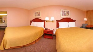 Premium bedding, desk, iron/ironing board, free WiFi - Rodeway Inn North (Ridgeland)