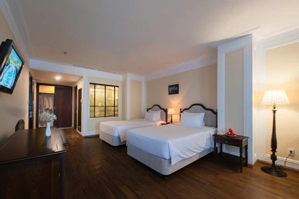 1 bedroom, premium bedding, minibar, in-room safe