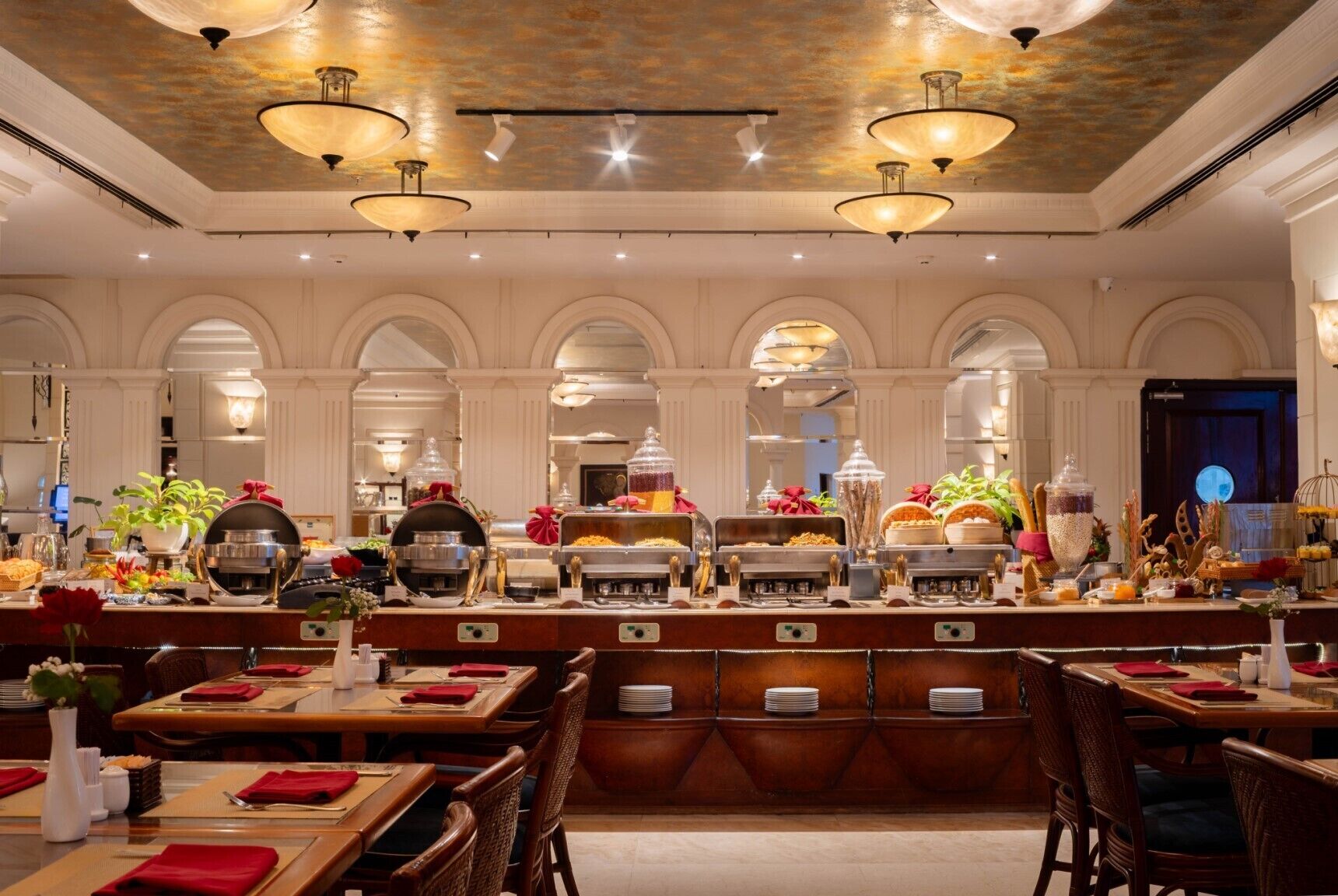 매일 뷔페 아침 식사(1인당 USD 15)