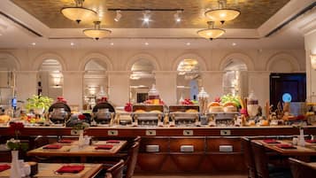 Tägliches Frühstücksbuffet (15 USD pro Person)