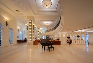 Lobby lounge