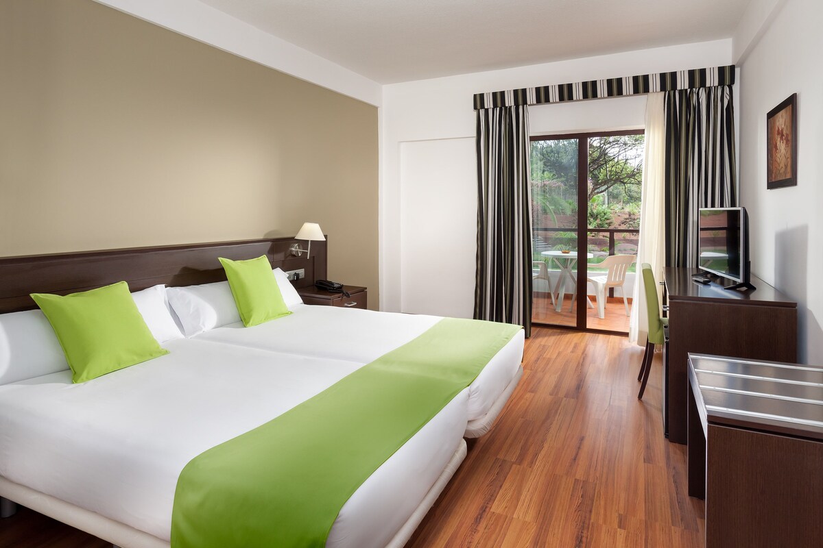 Minibar, in-room safe, desk, blackout curtains