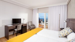 Minibar, in-room safe, desk, blackout curtains - Hotel TRH Taoro Garden - Only Adults (Puerto de la Cruz)