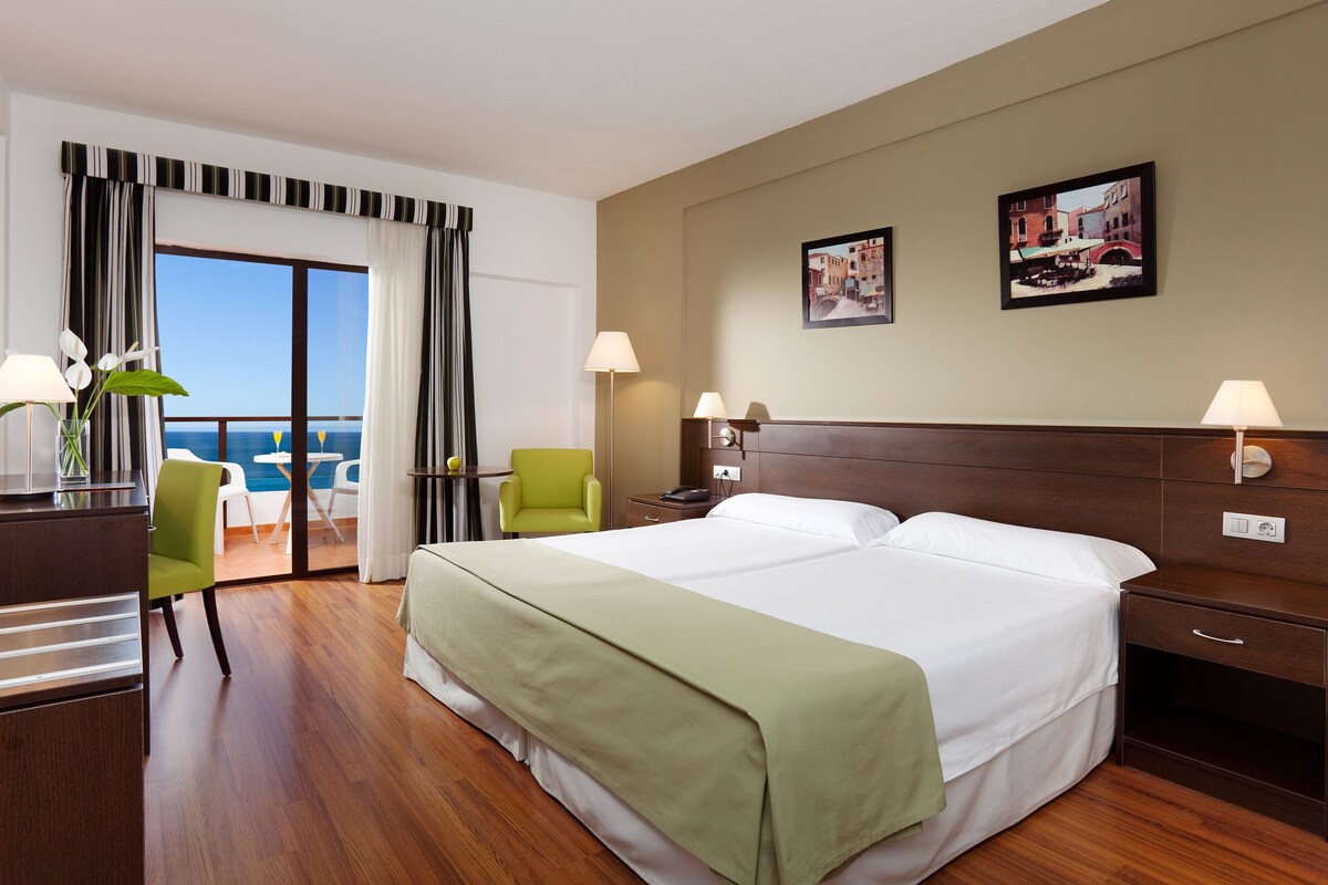 Minibar, in-room safe, desk, blackout curtains